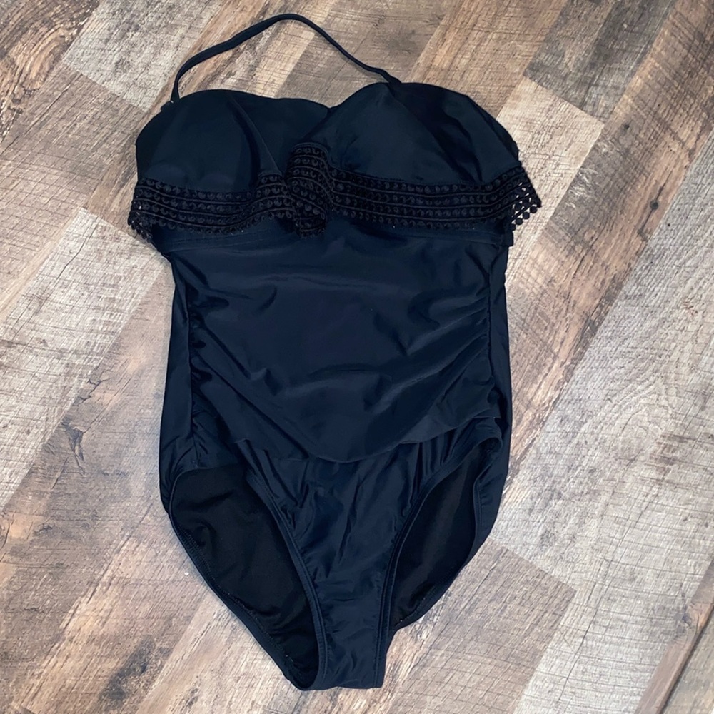 KONA SOL Black Crochet Flounce Strapless One Piece Swimsuit size medium like new